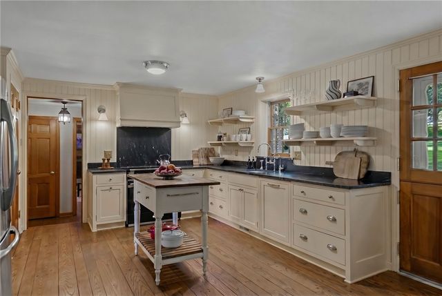 10580 Landau Dr, Mccandless, PA 15090