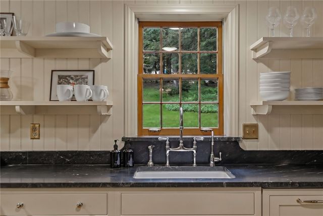 10580 Landau Dr, Mccandless, PA 15090