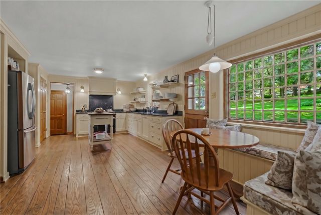 10580 Landau Dr, Mccandless, PA 15090