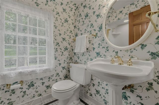 10580 Landau Dr, Mccandless, PA 15090