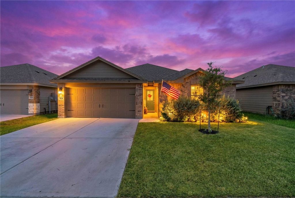 104 Silas St, Sinton, TX 78387 — exterior