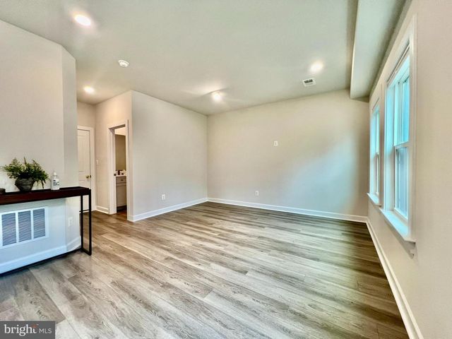 2339 WATER PROMENADE AVE, Herndon, VA 20171