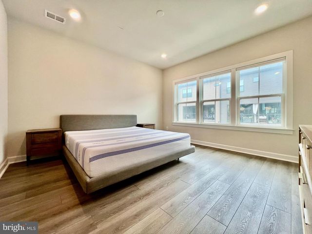 2339 WATER PROMENADE AVE, Herndon, VA 20171