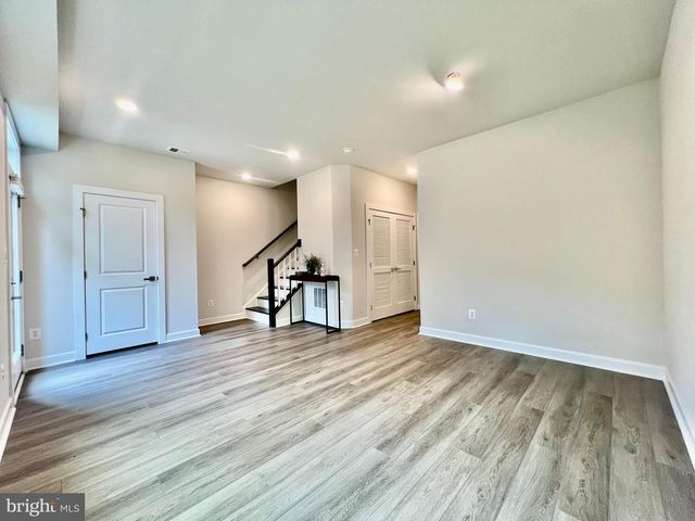 2339 WATER PROMENADE AVE, Herndon, VA 20171