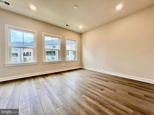 2339 WATER PROMENADE AVE, Herndon, VA 20171