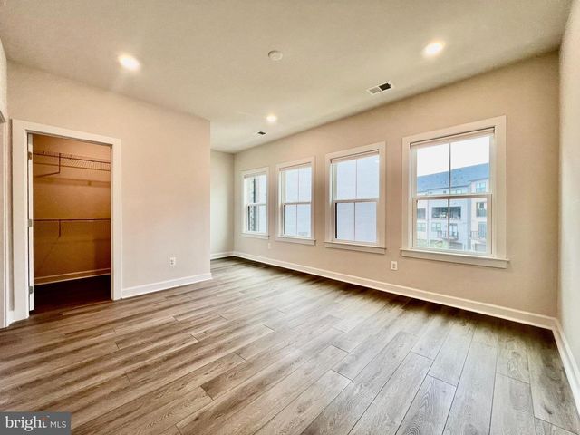 2339 WATER PROMENADE AVE, Herndon, VA 20171