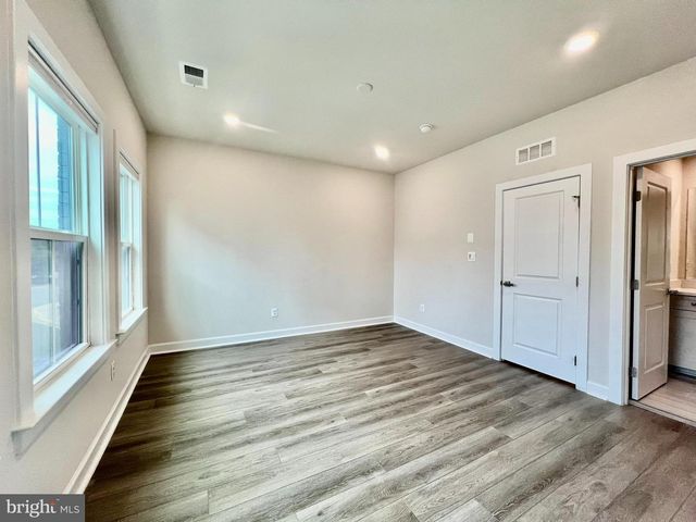 2339 WATER PROMENADE AVE, Herndon, VA 20171