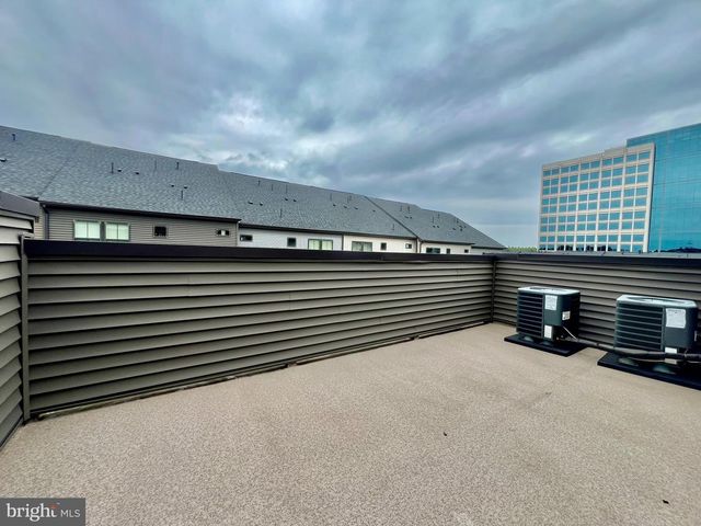 2339 WATER PROMENADE AVE, Herndon, VA 20171