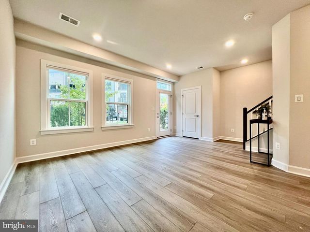 2339 WATER PROMENADE AVE, Herndon, VA 20171