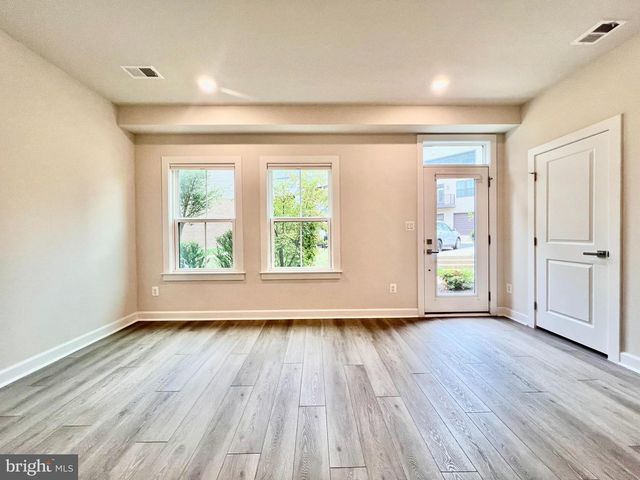 2339 WATER PROMENADE AVE, Herndon, VA 20171