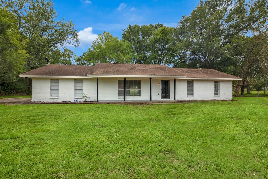 290 E Smith Street, Sour Lake, TX 77659