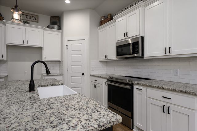 300 Bronco Drive, Pilot Point, TX 76258