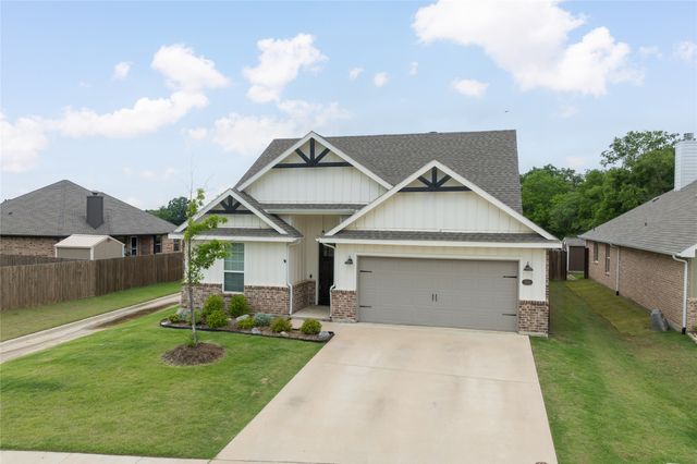 300 Bronco Drive, Pilot Point, TX 76258