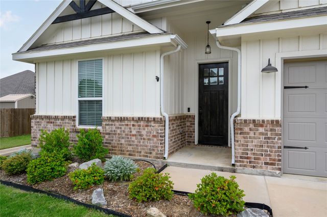 300 Bronco Drive, Pilot Point, TX 76258
