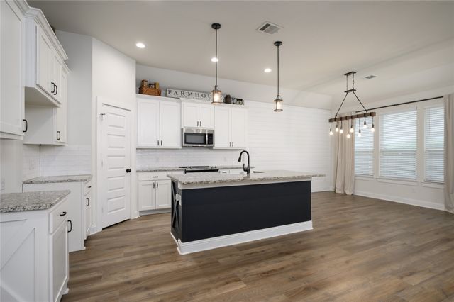 300 Bronco Drive, Pilot Point, TX 76258