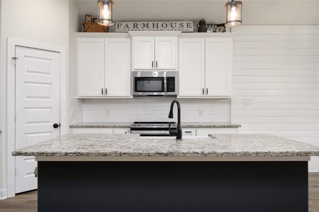 300 Bronco Drive, Pilot Point, TX 76258