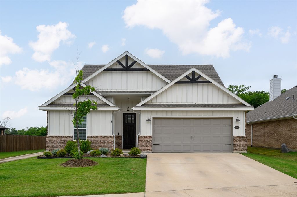 300 Bronco Drive, Pilot Point, TX 76258