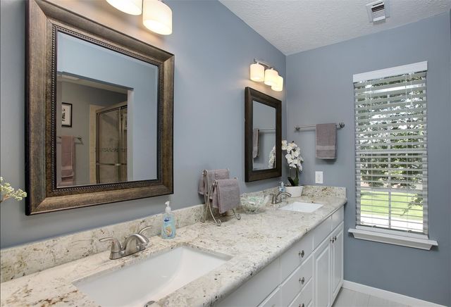 711 Cien Road, Kemah, TX 77565