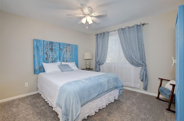 711 Cien Road, Kemah, TX 77565