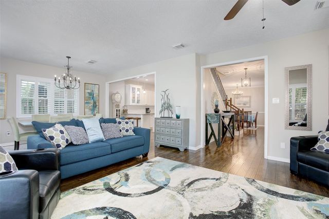 711 Cien Road, Kemah, TX 77565