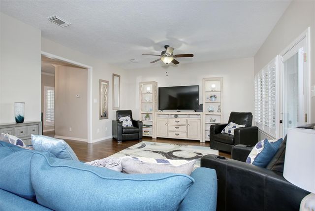 711 Cien Road, Kemah, TX 77565