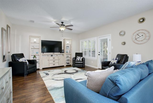 711 Cien Road, Kemah, TX 77565