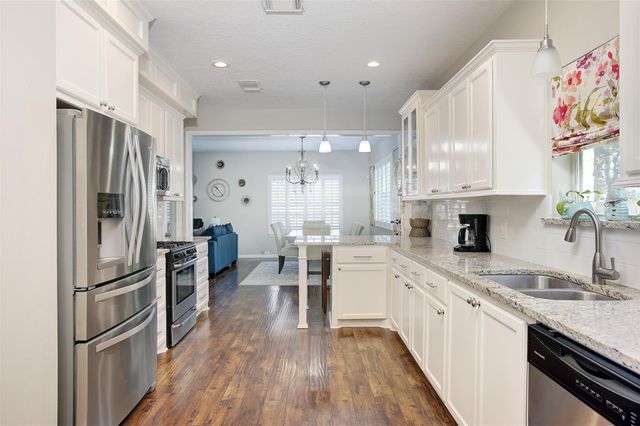 711 Cien Road, Kemah, TX 77565