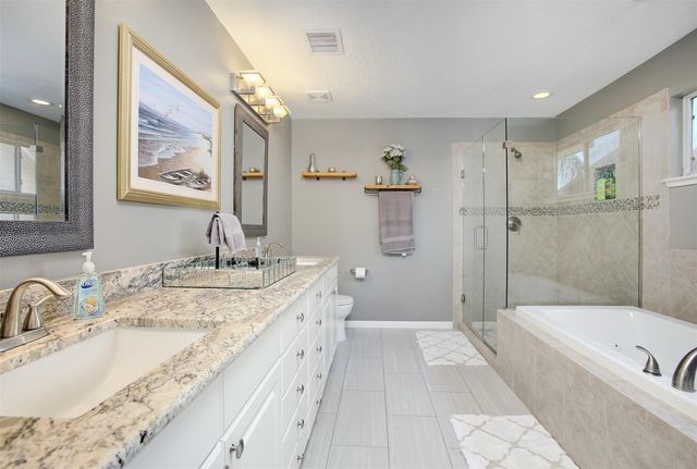 711 Cien Road, Kemah, TX 77565