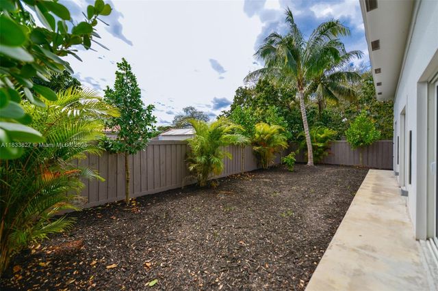 635 SW 9th St 0, Hallandale Beach, FL 33009