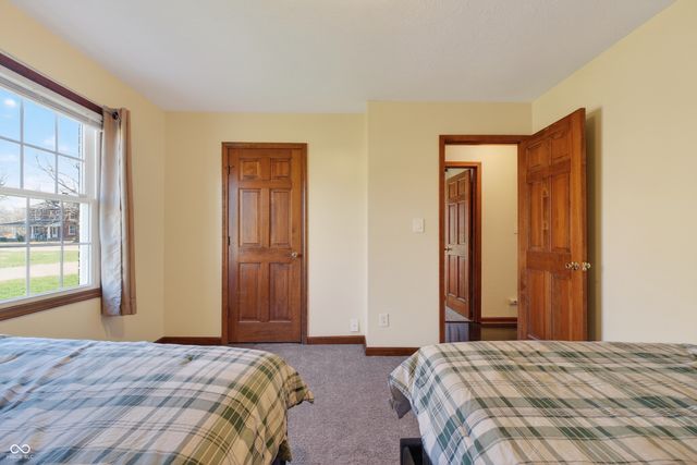 1111 S Rangeline Road, Anderson, IN 46012