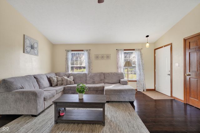1111 S Rangeline Road, Anderson, IN 46012