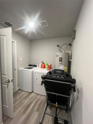 2904 Moore Avenue Avenue, Bay City, TX 77414