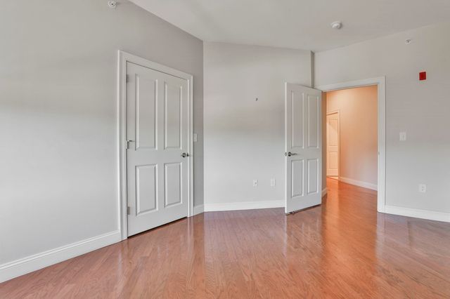 10 Braemoor Woods Rd Apt 401, Salem, NH 03079