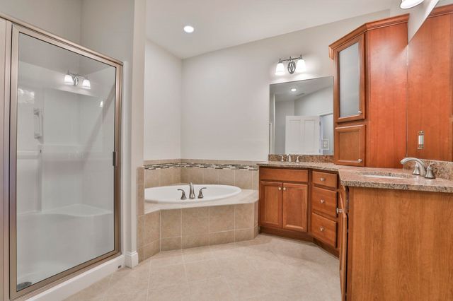 10 Braemoor Woods Rd Apt 401, Salem, NH 03079