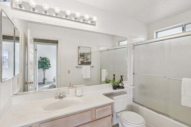 512 Hacienda Dr, Oakley, CA 94561