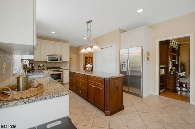 23 Deer Path, Hillsborough Twp., NJ 08844