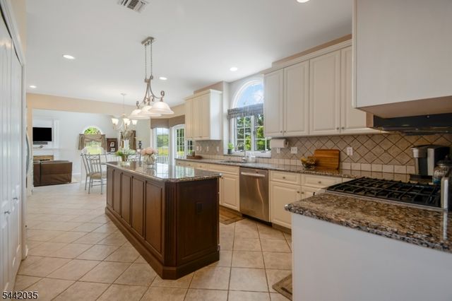 23 Deer Path, Hillsborough Twp., NJ 08844
