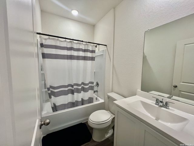 803 Dark Lark, Adkins, TX 78101