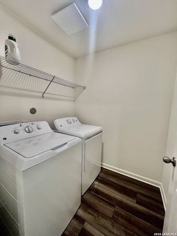 803 Dark Lark, Adkins, TX 78101