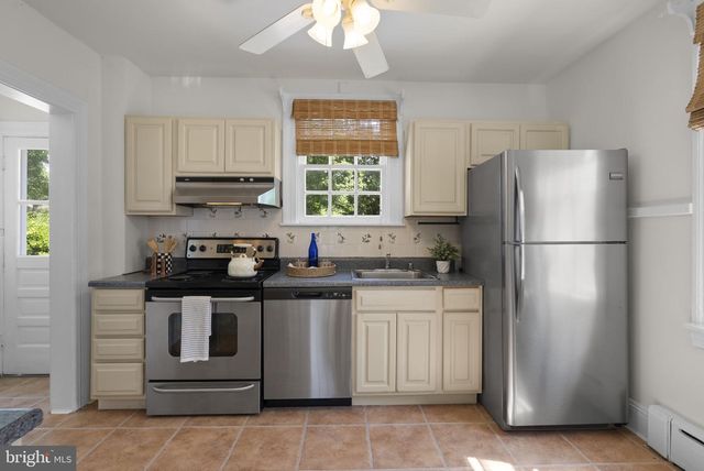 202 WARDOUR DR, Annapolis, MD 21401