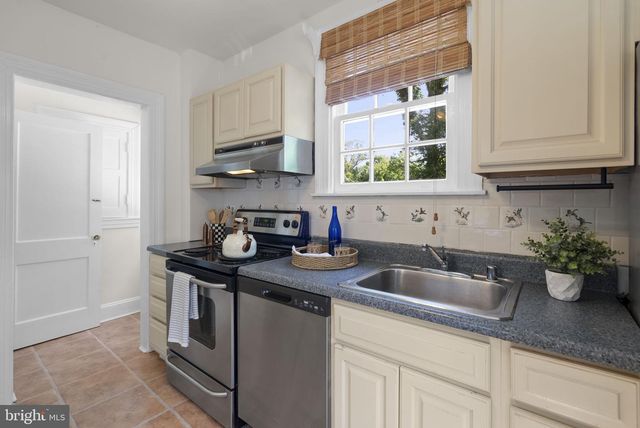 202 WARDOUR DR, Annapolis, MD 21401