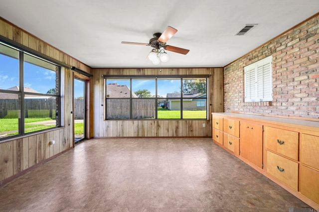 5215 Gloria St, Zachary, LA 70791