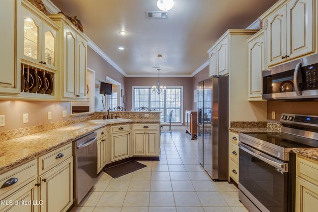 11827 River Estates Circle, Biloxi, MS 39532