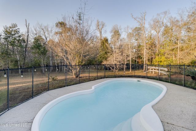 11827 River Estates Circle, Biloxi, MS 39532