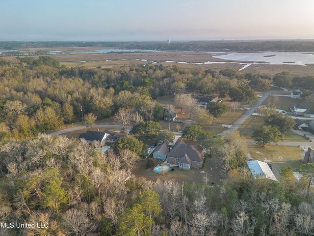 11827 River Estates Circle, Biloxi, MS 39532