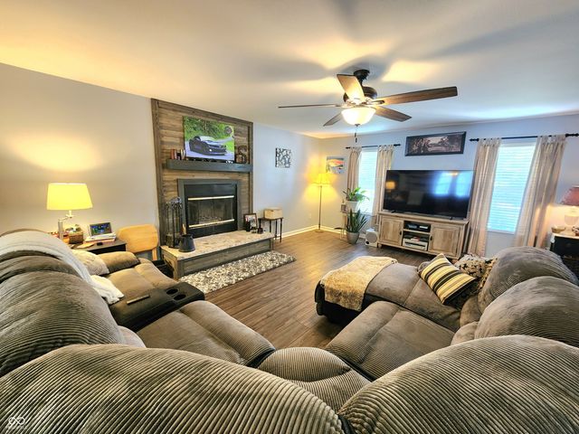 152 Davis Drive, Whiteland, IN 46184