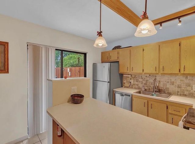 1166 6th Avenue B8, Vero Beach, FL 32960