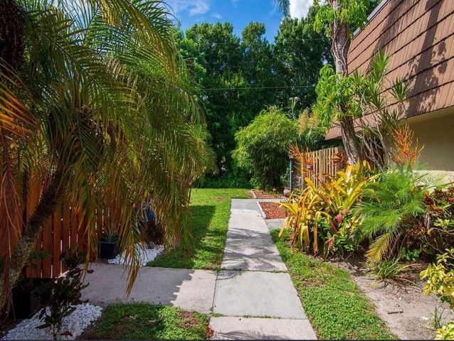 1166 6th Avenue B8, Vero Beach, FL 32960