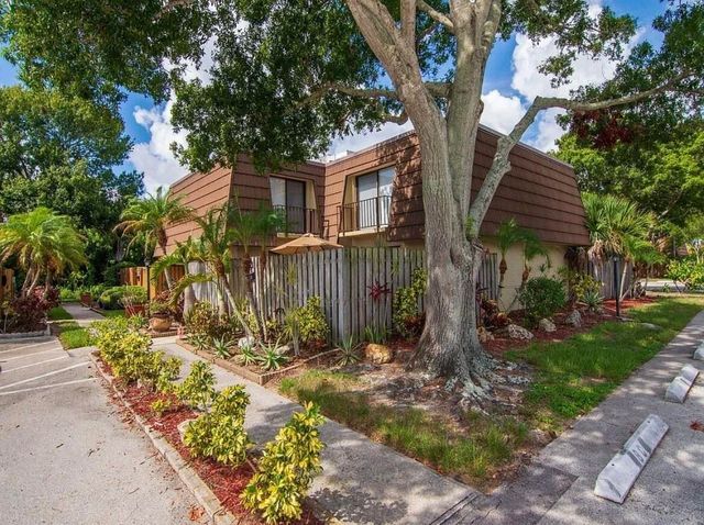 1166 6th Avenue B8, Vero Beach, FL 32960