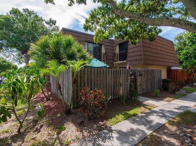 1166 6th Avenue B8, Vero Beach, FL 32960